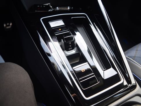 Used 2025 Volkswagen Golf w/ Euro Style Package image 12