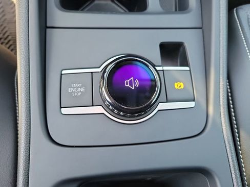 Used 2025 Volkswagen Tiguan SE FWD image 30