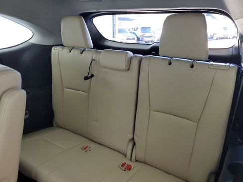 Used 2023 Toyota Highlander XLE image 14