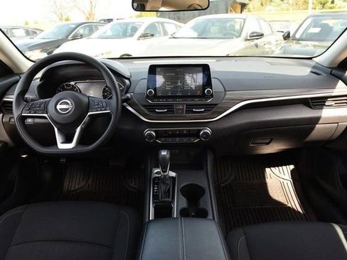 Certified 2025 Nissan Altima 2.5 SV image 8