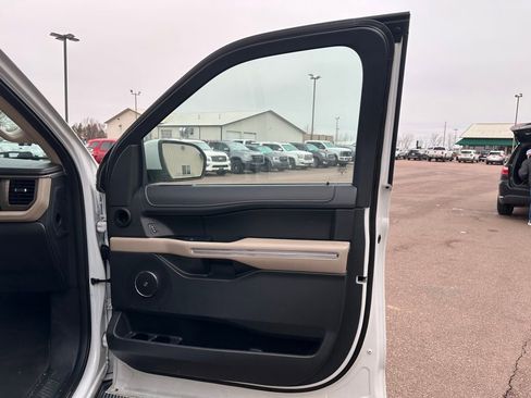 Used 2024 Ford Expedition Max Limited image 30