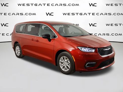 Used 2025 Chrysler Pacifica Select FWD image 45