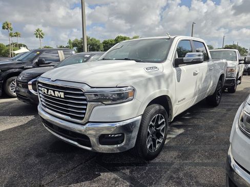 Used 2025 RAM 1500 Laramie AWD/4WD image 3