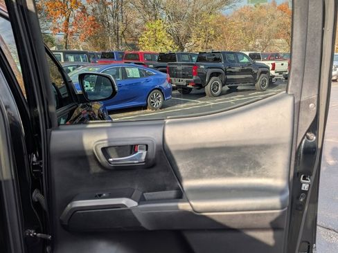 Certified 2020 Toyota Tacoma Limited image 18