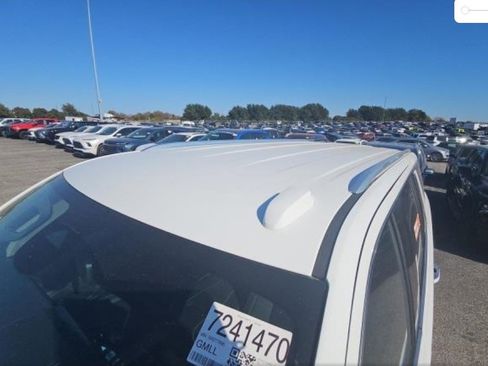 Used 2025 GMC Yukon XL Denali image 9