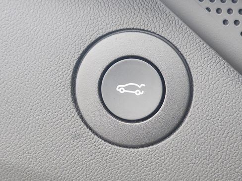 Used 2021 Chevrolet Camaro LT w/ RS Package image 26