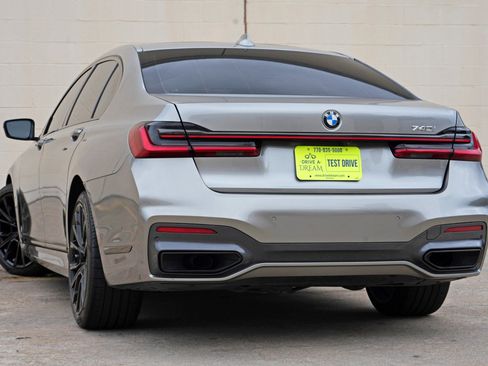 Used 2022 BMW 740i w/ M Sport Package RWD image 6