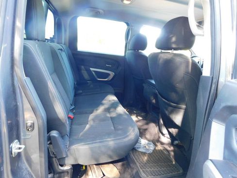 Used 2019 Nissan Titan SV RWD image 5