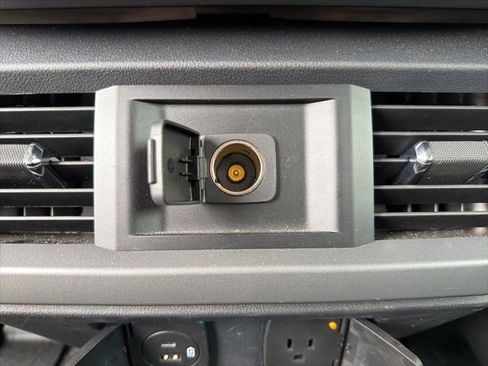 Used 2022 Ford F150 Lariat image 19