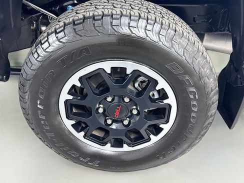 Certified 2024 Toyota Tacoma TRD Off-Road w/ TRD Off Road Upgrade Package AWD/4WD image 33