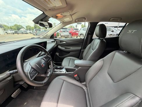 Used 2024 Buick Encore GX Sport Touring FWD image 4