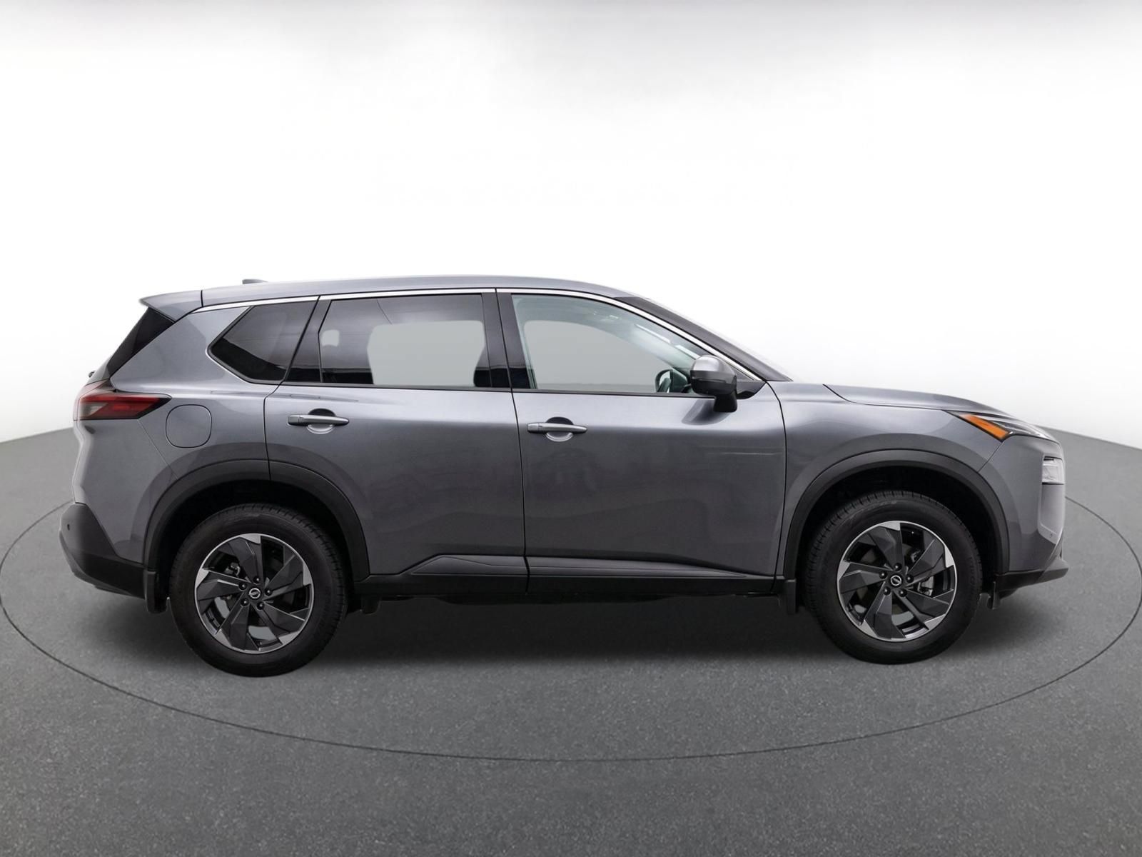 Used 2025 Nissan Rogue SV FWD image 9