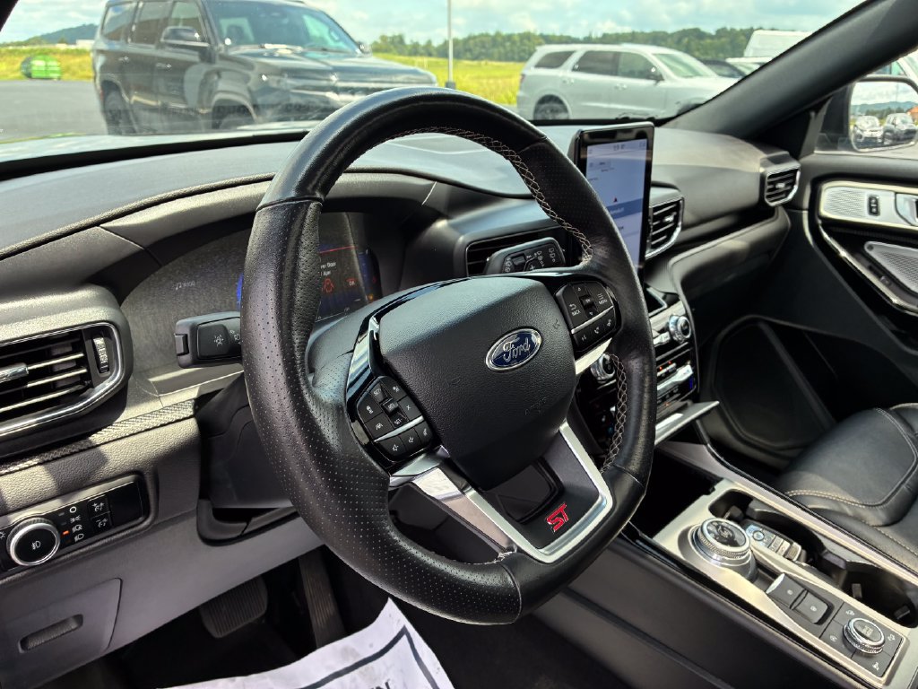Used 2023 Ford Explorer ST w/ Technology Package AWD/4WD image 11