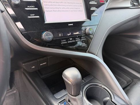 Used 2020 Toyota Camry SE image 23