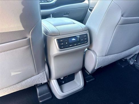 Used 2015 Toyota Highlander Limited Platinum AWD/4WD image 36