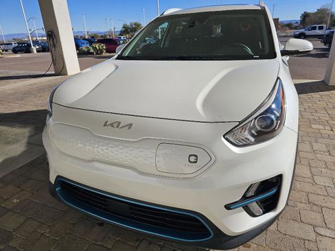 Used 2022 Kia Niro EX Premium w/ Cold Weather Package image 9