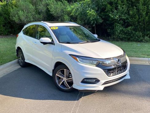 Used 2019 Honda HR-V Touring image 1