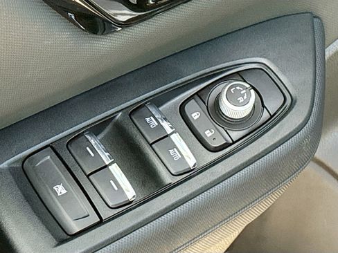 Used 2025 Subaru Forester Limited image 19