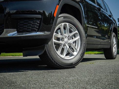 New 2025 Jeep Grand Cherokee L Laredo image 5