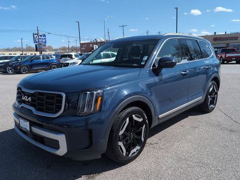 Used 2025 Kia Telluride S AWD/4WD image 2