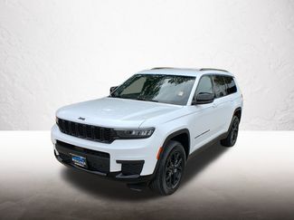 Used 2024 Jeep Grand Cherokee L Laredo image 1