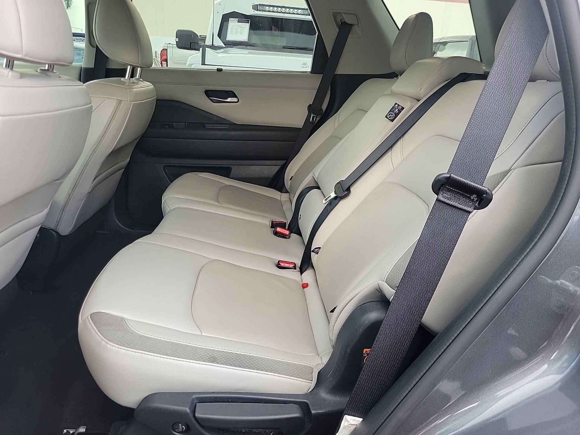 Used 2024 Nissan Pathfinder SL FWD image 16
