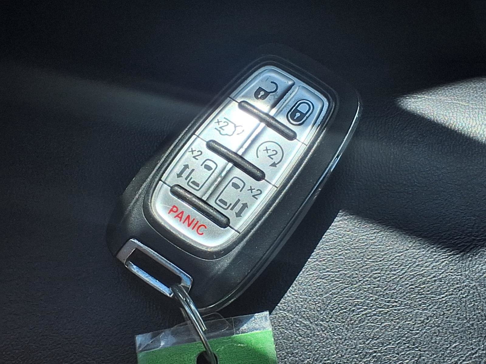 Used 2023 Chrysler Pacifica Touring-L FWD image 14
