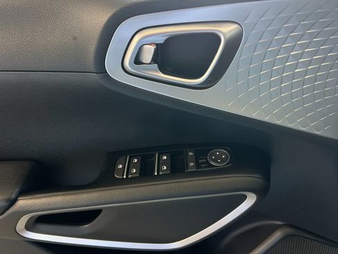 Used 2023 Kia Soul LX w/ Option Group 015 FWD image 13