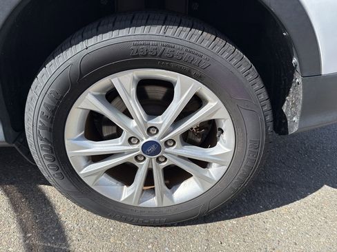 Used 2017 Ford Escape SE FWD image 19