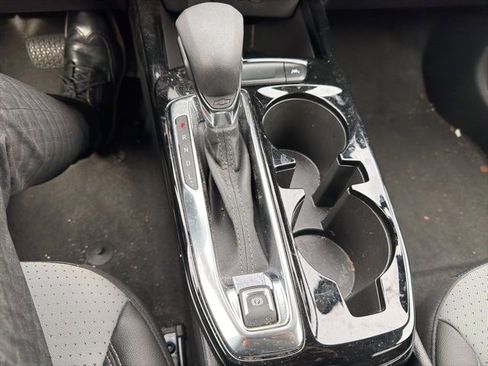 Used 2025 Chevrolet Trax LT w/ LT Convenience Package image 48