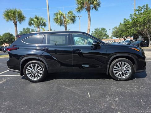 New 2026 Toyota Highlander Platinum AWD/4WD image 12