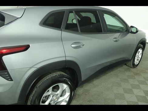 Used 2024 Chevrolet Trax LS w/ LS Convenience Package image 17