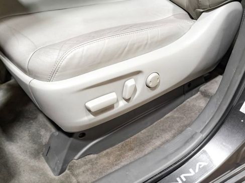 Used 2013 Toyota Sienna XLE image 40