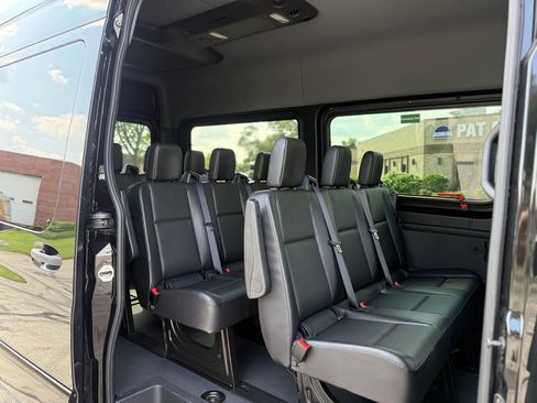 Used 2021 Mercedes-Benz Sprinter 2500 image 16