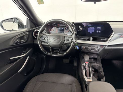 Used 2024 Chevrolet Trax RS w/ Sunroof Package FWD image 20