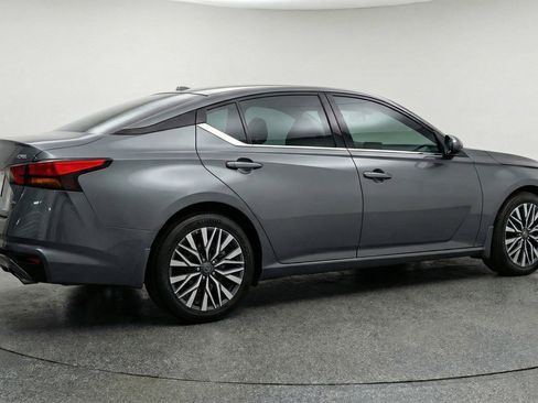 Used 2025 Nissan Altima 2.5 SV image 9
