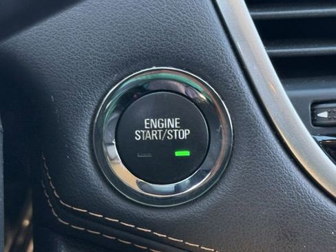 Used 2021 Chevrolet Trax LT w/ LT Convenience Package image 22