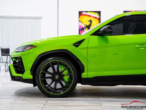 Used 2022 Lamborghini Urus AWD/4WD image 12