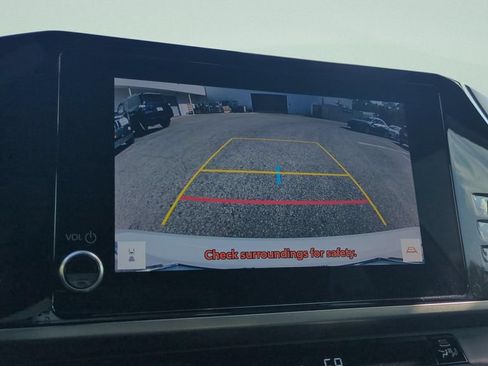 Used 2025 Toyota Camry SE w/ Convenience Package FWD image 16