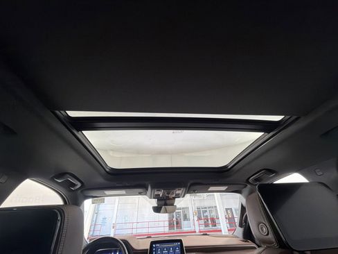 Used 2023 Chevrolet Suburban High Country w/ Advanced Technology Package image 24