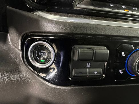 Used 2025 Chevrolet Silverado 1500 LT AWD/4WD image 17