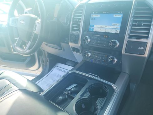 Certified 2019 Ford F450 Platinum w/ Platinum Ultimate Package AWD/4WD image 32