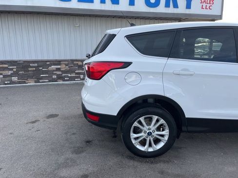 Used 2019 Ford Escape SE image 14