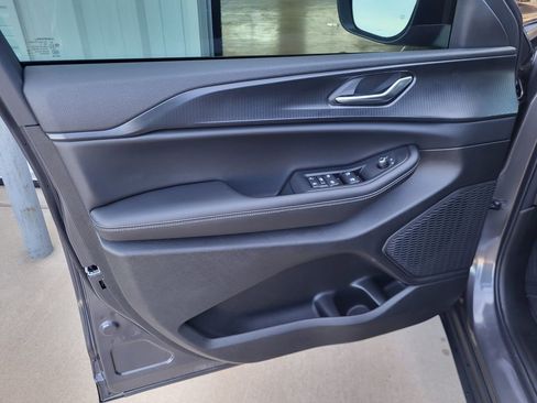 New 2025 Jeep Grand Cherokee Laredo w/ Luxury Tech Group I image 14