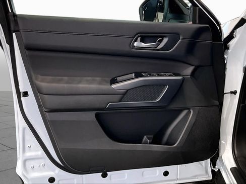 New 2026 Nissan Pathfinder SL FWD image 10