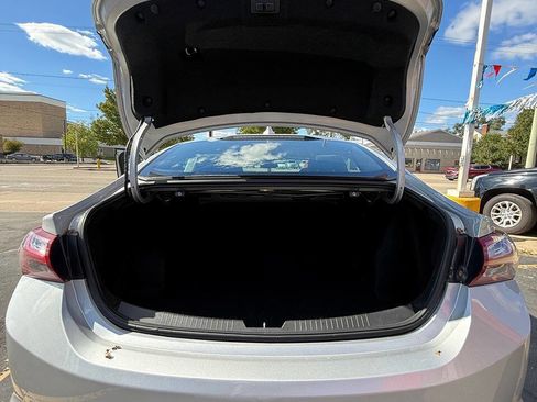 Used 2022 Chevrolet Malibu LT image 19