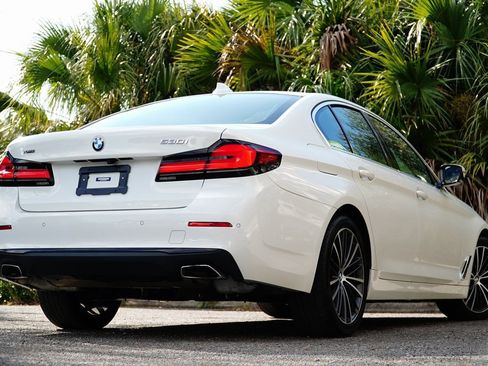 Used 2022 BMW 530i xDrive w/ M Sport Package image 5