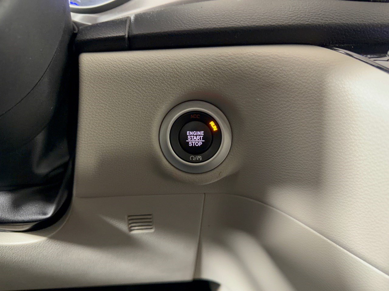 Used 2024 Chrysler Pacifica Touring-L FWD image 20