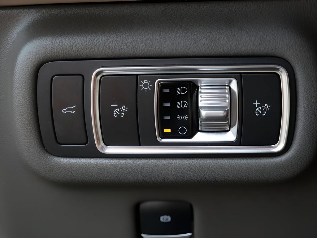 Used 2024 Lincoln Nautilus Reserve w/ Equipment Group 202A AWD/4WD image 18