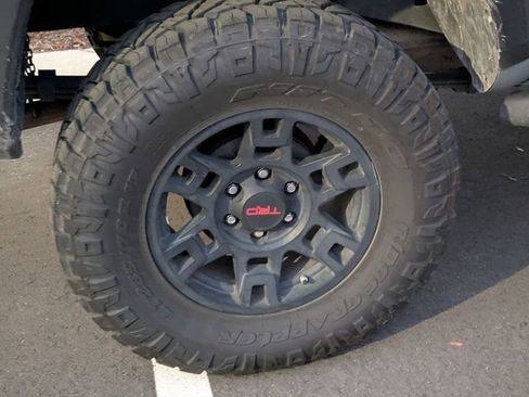 Used 2020 Toyota Tacoma TRD Off-Road w/ Technology Package image 9